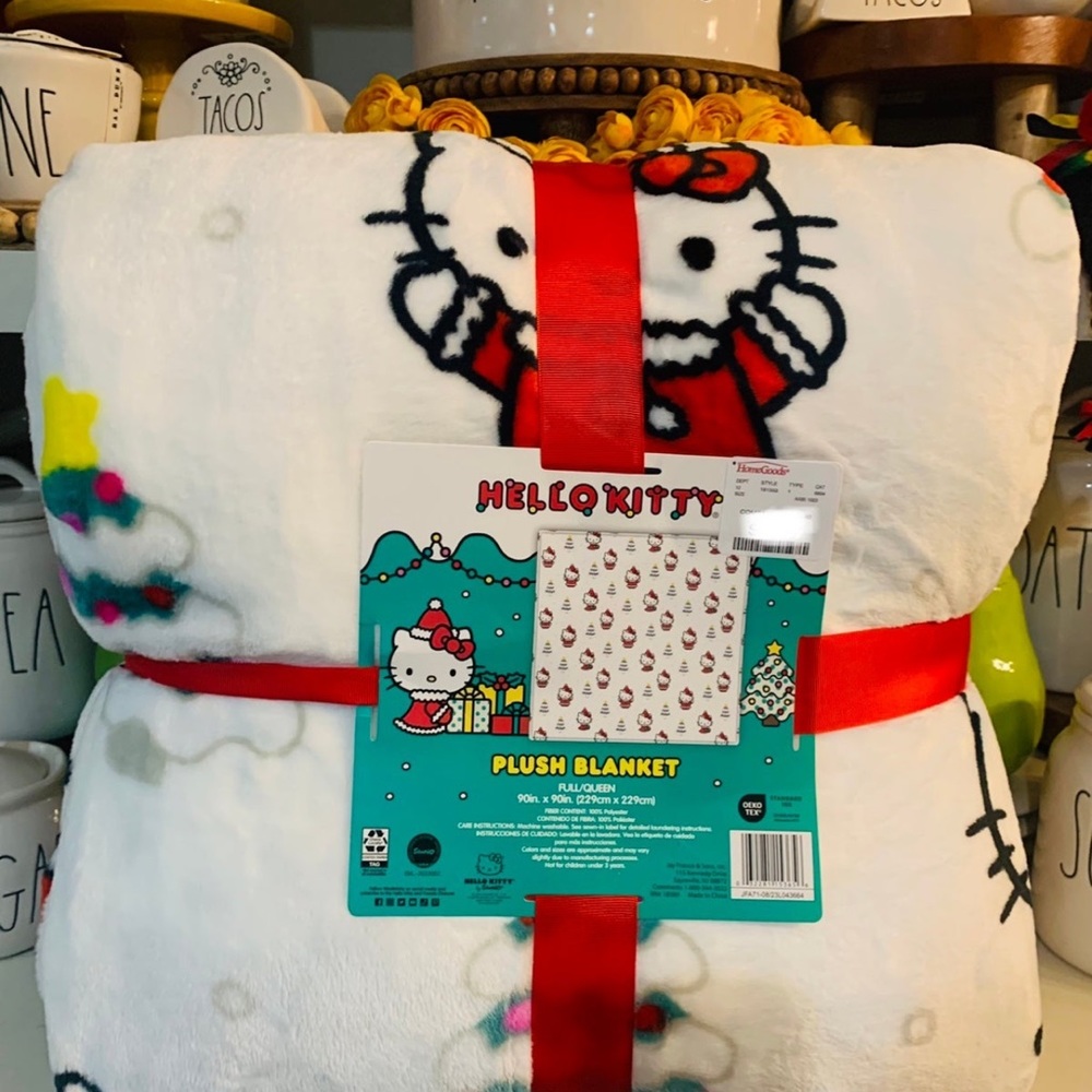 New. Hello Kitty full/queen blanket